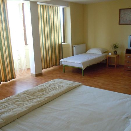 Belegania Villa Oarja Szoba fotó